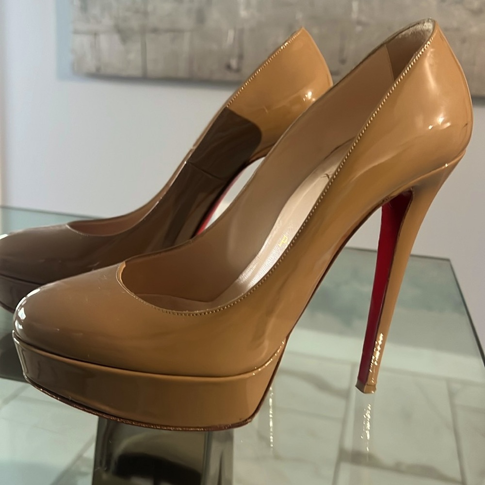 Christian Louboutin Beige Bianca Patent Leather Size 38